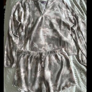 La Lavon Fleece Gray & Pink Tie Dye Pajama Set